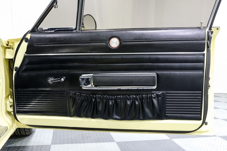 Dodge-Charger-1968-Yellow-BLACK-18