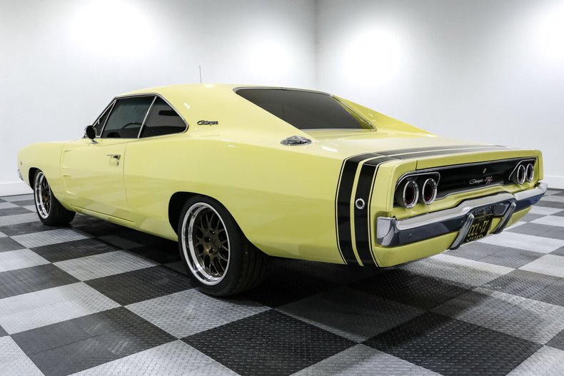 Dodge-Charger-1968-Yellow-BLACK-4