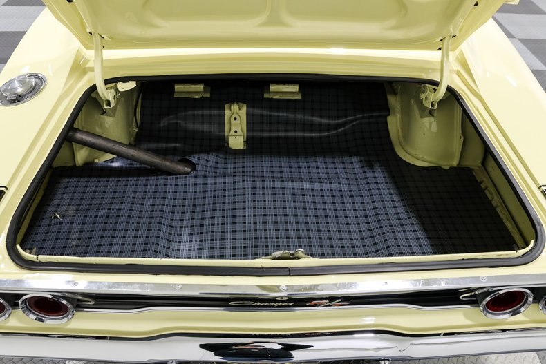 Dodge-Charger-1968-Yellow-BLACK-8