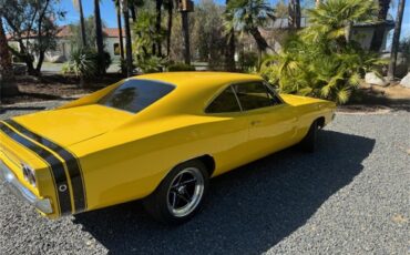 Dodge-Charger-1968-yellow-black-1