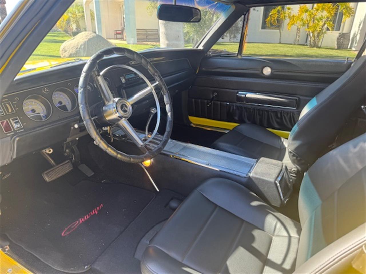 Dodge-Charger-1968-yellow-black-11