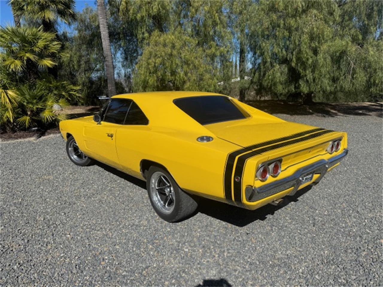 Dodge-Charger-1968-yellow-black-12