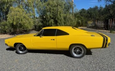 Dodge-Charger-1968-yellow-black-13