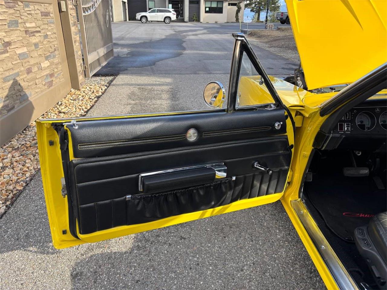 Dodge-Charger-1968-yellow-black-16