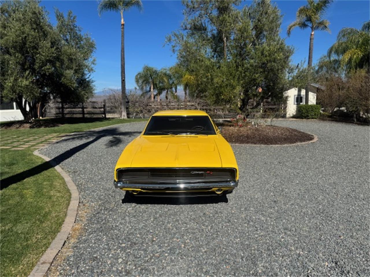 Dodge-Charger-1968-yellow-black-9