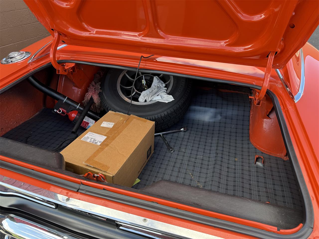 Dodge-Charger-1969-TNT-Express-Orange-Tan-2