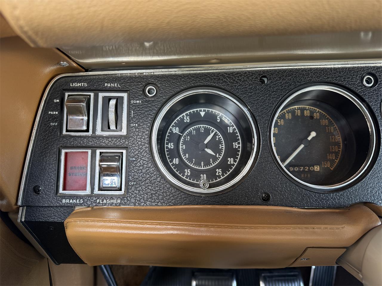 Dodge-Charger-1969-TNT-Express-Orange-Tan-42