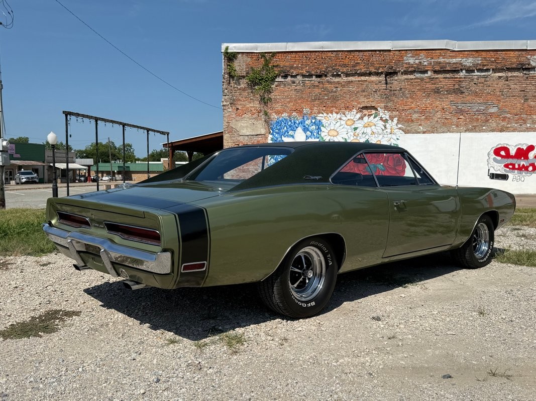 Dodge-Charger-1970-2