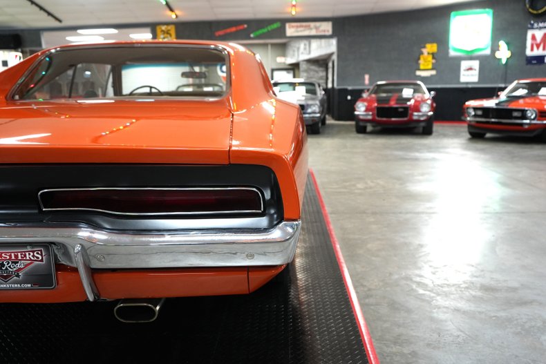 Dodge-Charger-1970-Orange-Tan-10