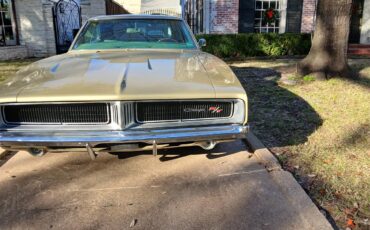 Dodge-Charger-rt-1969-Gold-Green-10