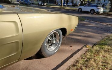 Dodge-Charger-rt-1969-Gold-Green-11