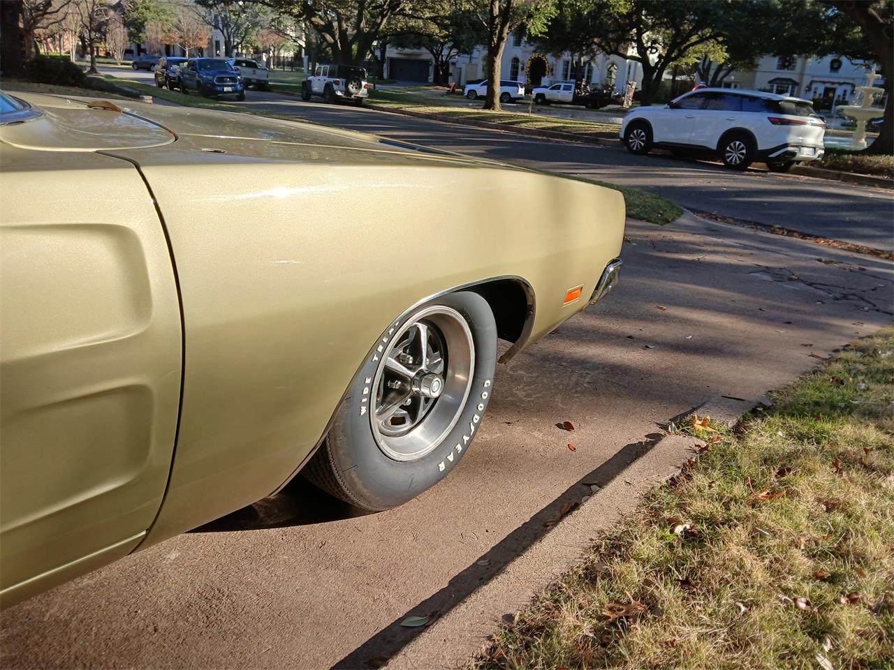 Dodge-Charger-rt-1969-Gold-Green-11