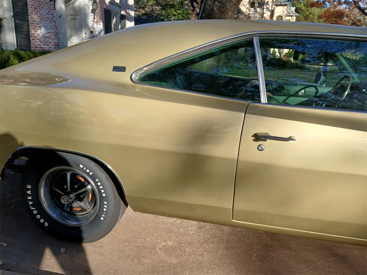 Dodge-Charger-rt-1969-Gold-Green-13