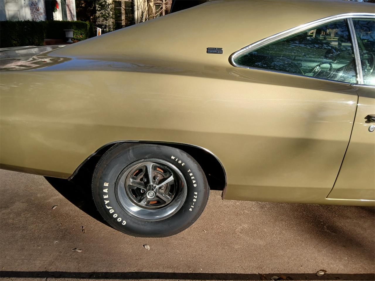 Dodge-Charger-rt-1969-Gold-Green-14