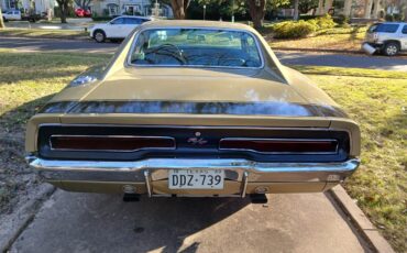 Dodge-Charger-rt-1969-Gold-Green-17