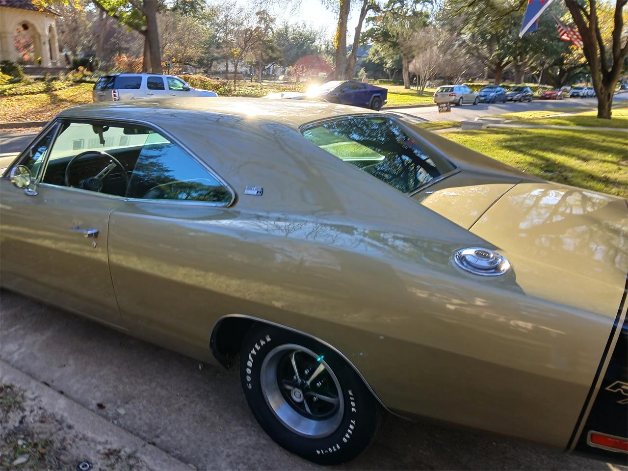 Dodge-Charger-rt-1969-Gold-Green-20
