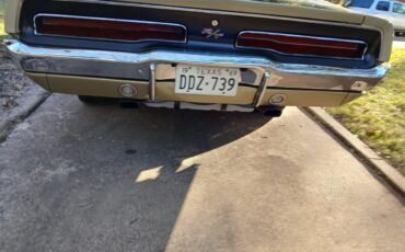 Dodge-Charger-rt-1969-Gold-Green-21