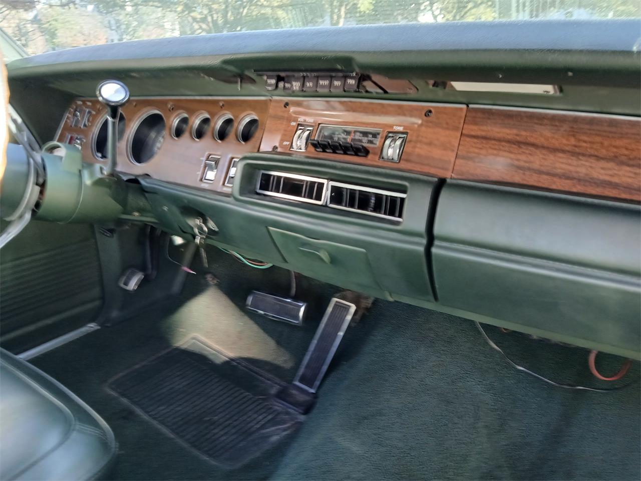 Dodge-Charger-rt-1969-Gold-Green-35