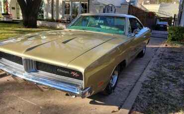 Dodge-Charger-rt-1969-Gold-Green