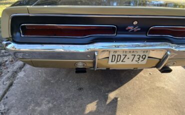 Dodge-Charger-rt-1969-Gold-Green-4