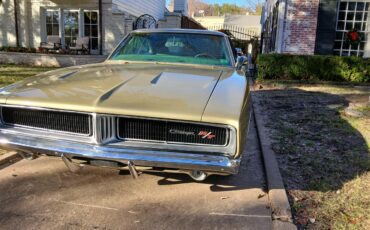 Dodge-Charger-rt-1969-Gold-Green-9