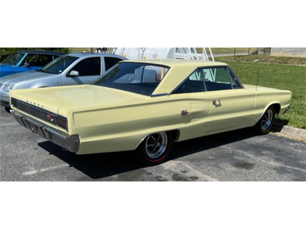Dodge-Coronet-rt-1967-Daffodil-Yellow-Black-2