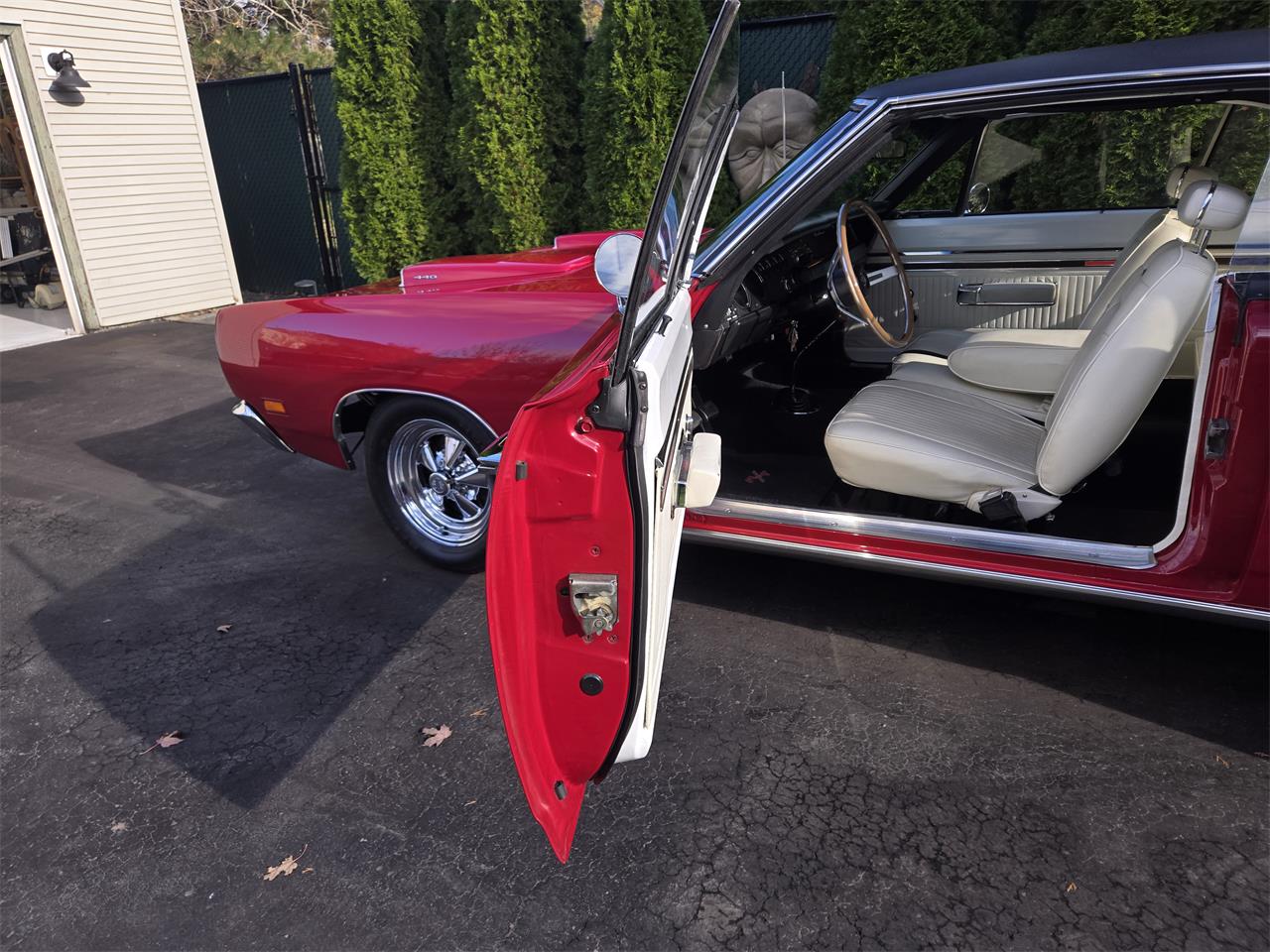 Dodge-Coronet-rt-1969-RedBlack-Vinyl-Roof-White-16