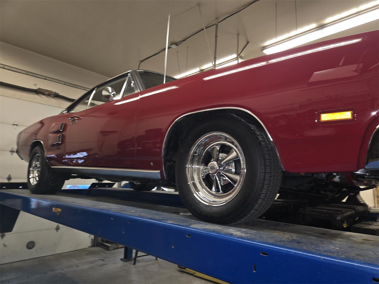 Dodge-Coronet-rt-1969-RedBlack-Vinyl-Roof-White-2