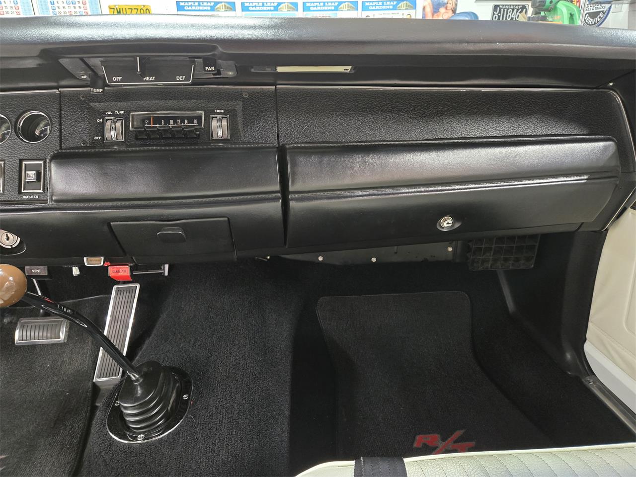 Dodge-Coronet-rt-1969-RedBlack-Vinyl-Roof-White-25