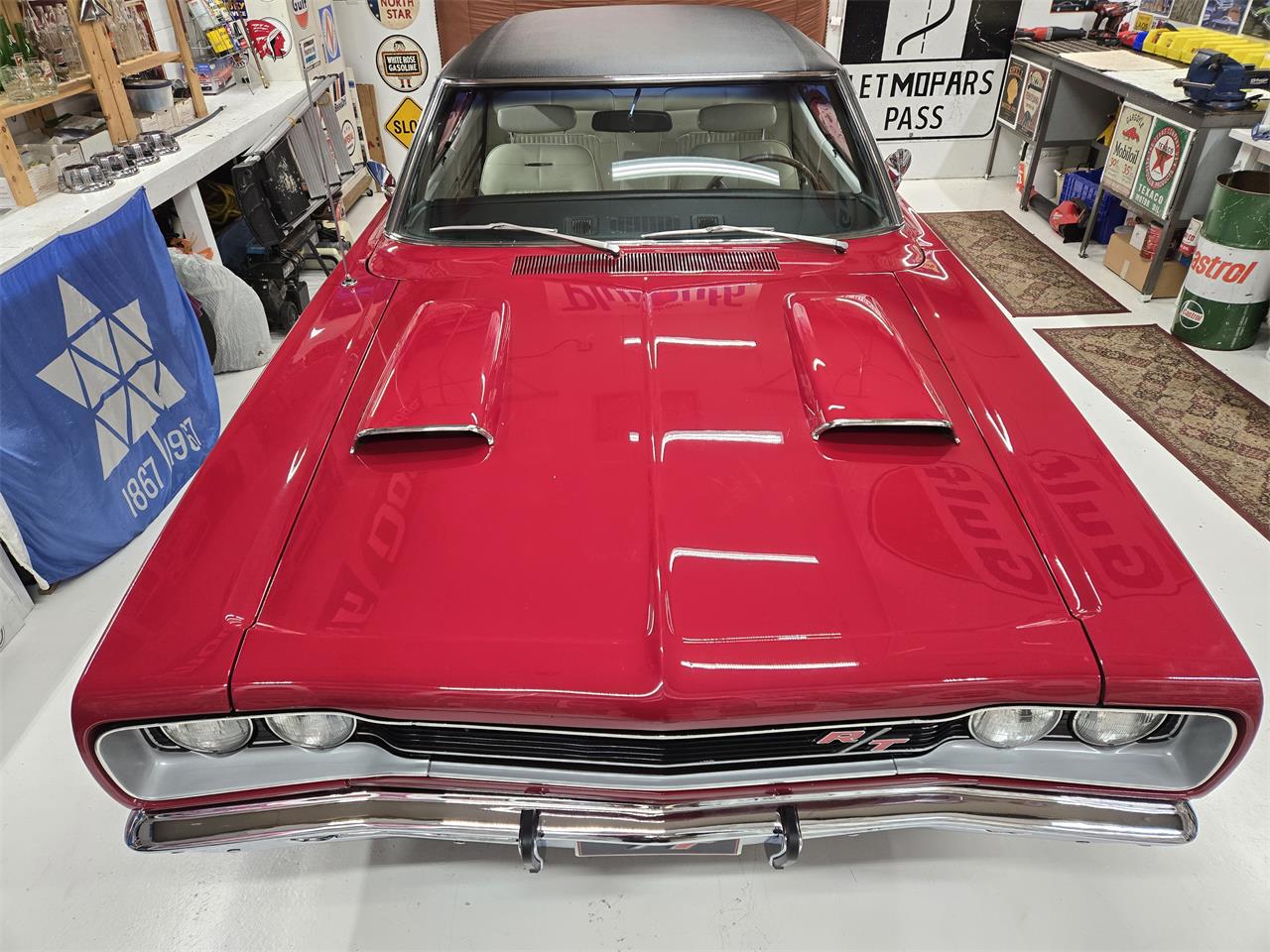 Dodge-Coronet-rt-1969-RedBlack-Vinyl-Roof-White-32
