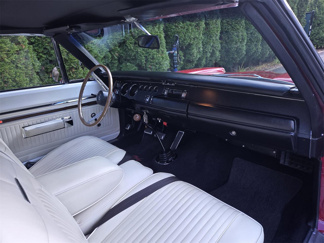 Dodge-Coronet-rt-1969-RedBlack-Vinyl-Roof-White-4