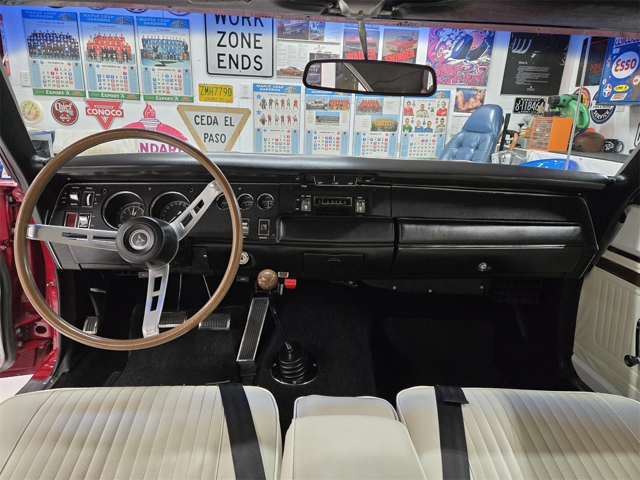 Dodge-Coronet-rt-1969-RedBlack-Vinyl-Roof-White-5