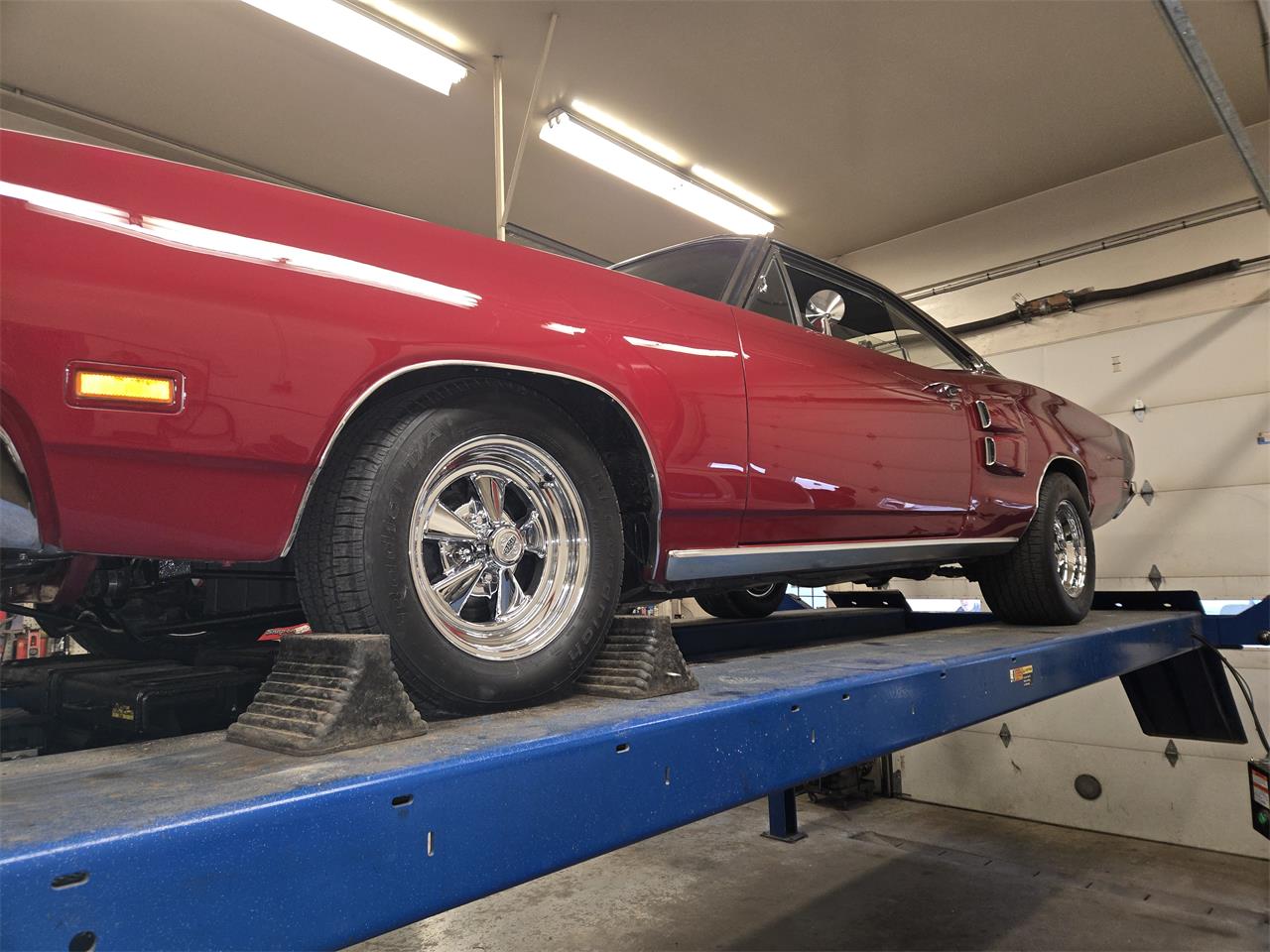 Dodge-Coronet-rt-1969-RedBlack-Vinyl-Roof-White-65