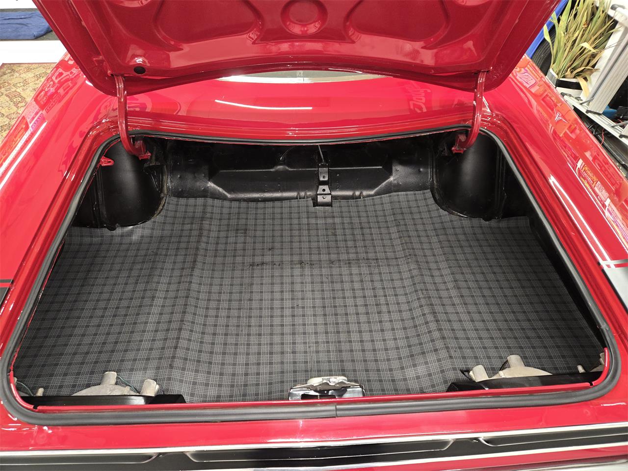 Dodge-Coronet-rt-1969-RedBlack-Vinyl-Roof-White-9
