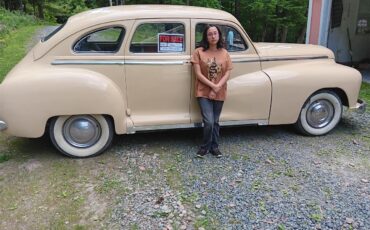 Dodge-Custom-1948-Yellow-Navy-Blue-tan-1