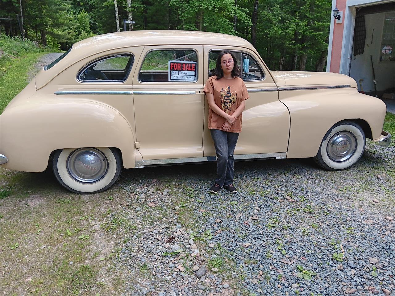 Dodge-Custom-1948-Yellow-Navy-Blue-tan-1