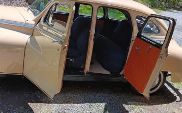 Dodge-Custom-1948-Yellow-Navy-Blue-tan-2