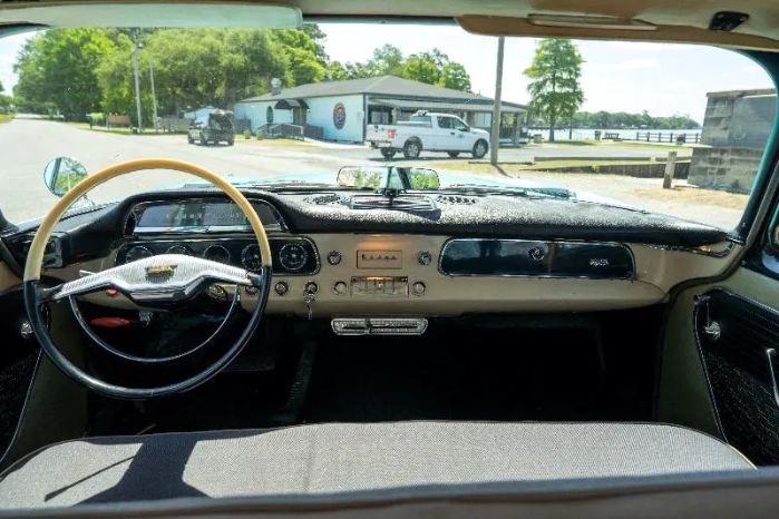 Dodge-Custom-1957-Turquoise-2