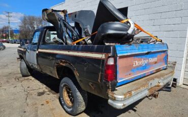 Dodge-D150-1977-Black-6