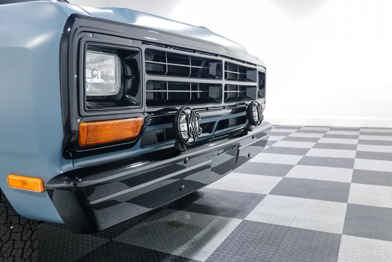 Dodge-D150-1982-BLUE-Black-21