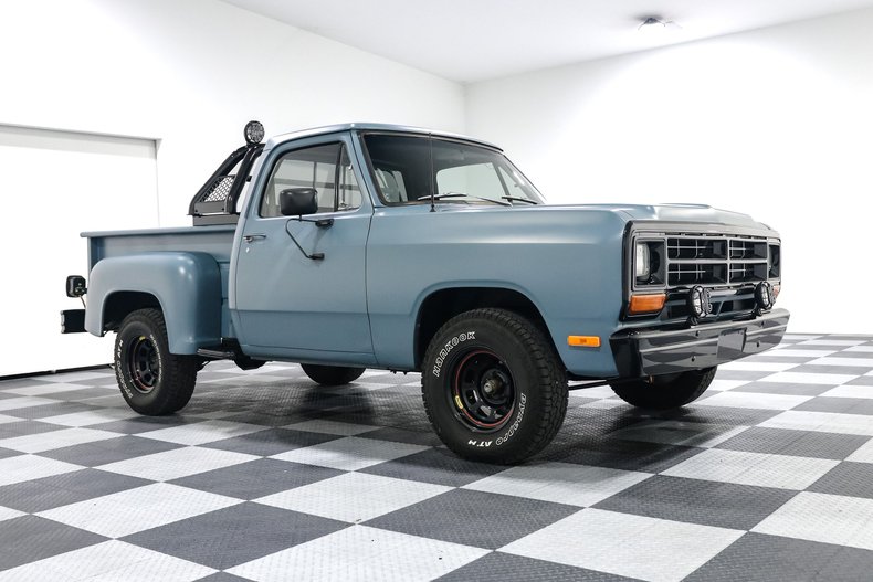 Dodge-D150-1982-BLUE-Black-24