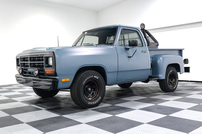 Dodge-D150-1982-BLUE-Black-3