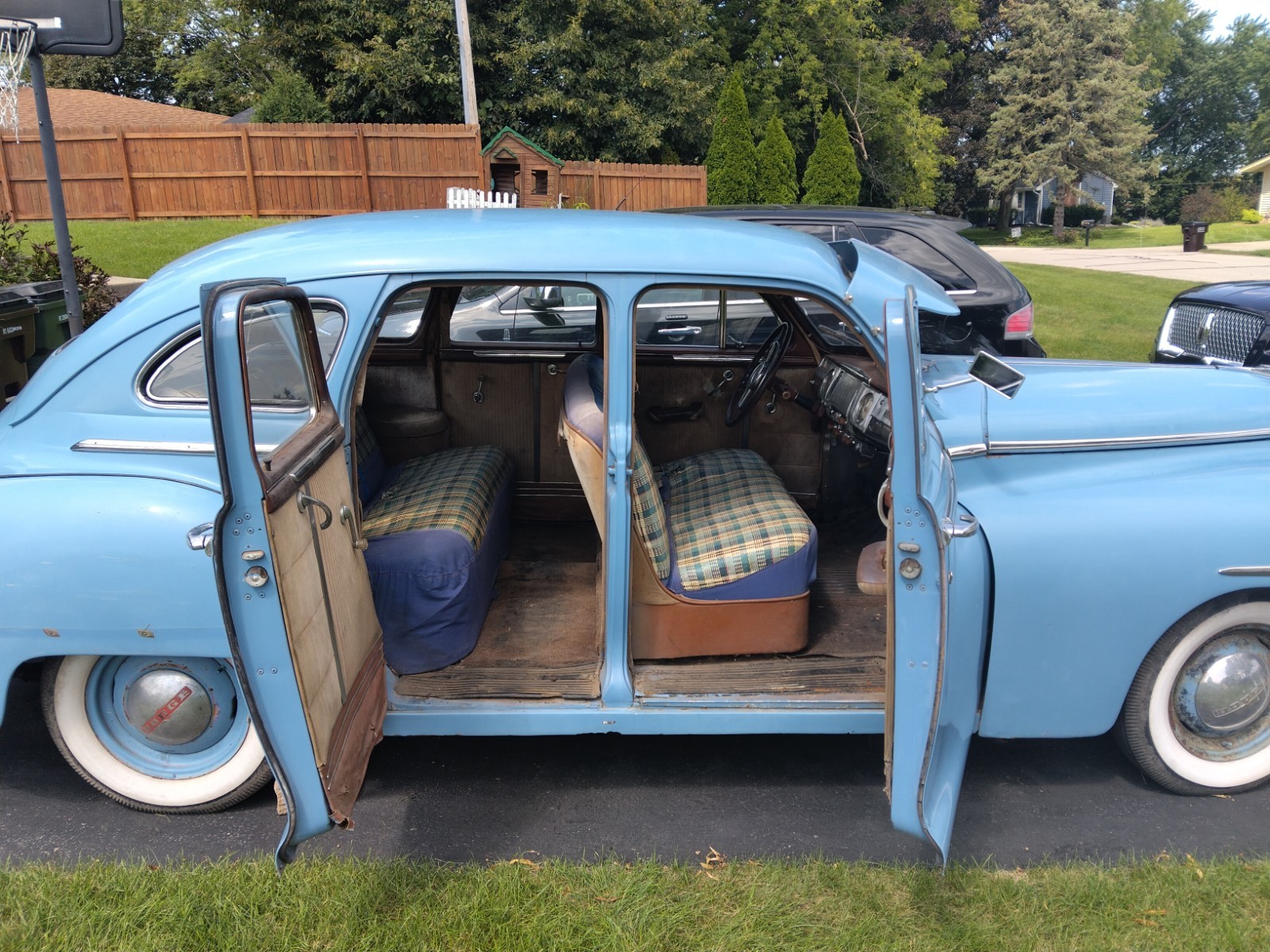 Dodge-D24-Fluid-Drive-1946-Sedan-12