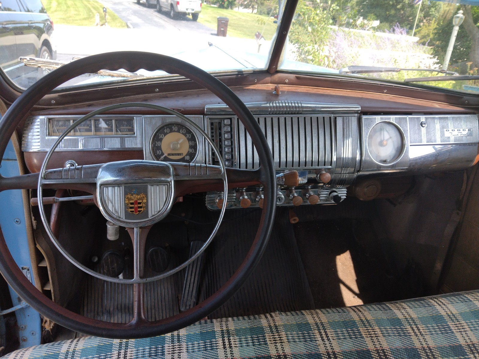 Dodge-D24-Fluid-Drive-1946-Sedan-21