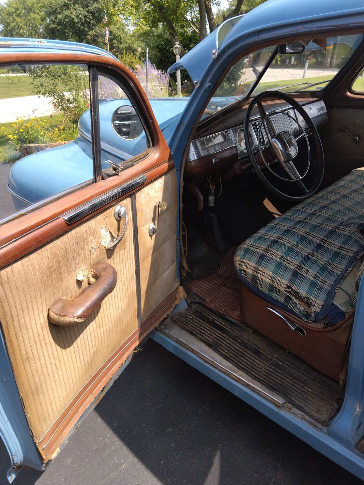 Dodge-D24-Fluid-Drive-1946-Sedan-27