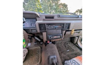 Dodge-D50-1988-White-Tan-2