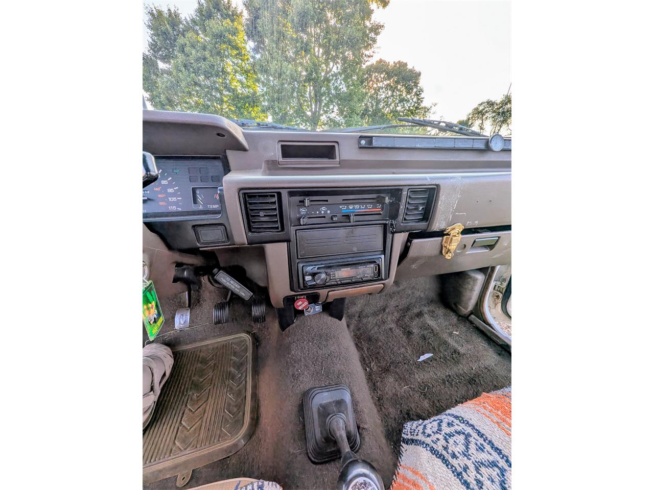 Dodge-D50-1988-White-Tan-2