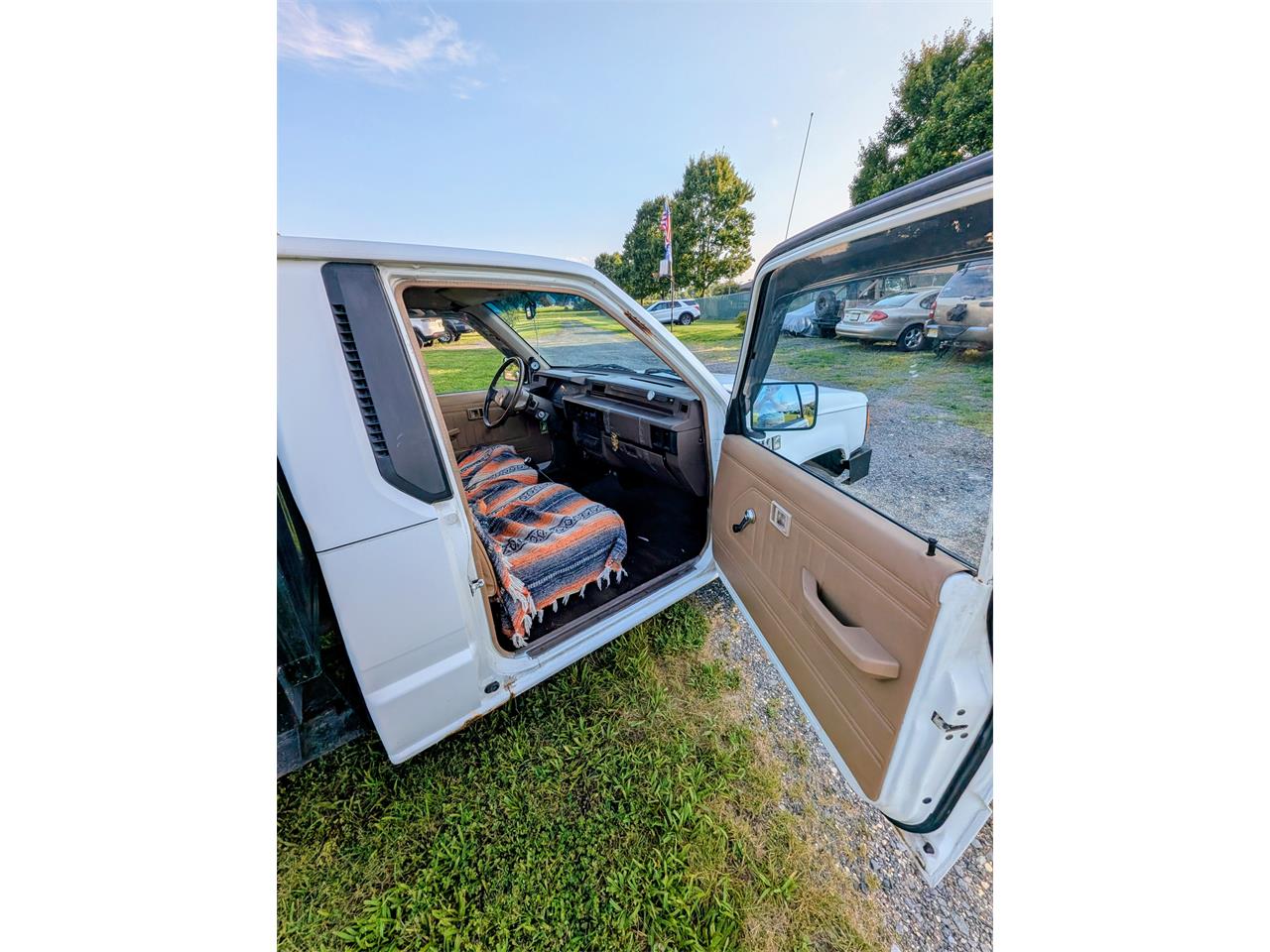 Dodge-D50-1988-White-Tan-5