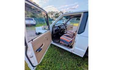 Dodge-D50-1988-White-Tan-6