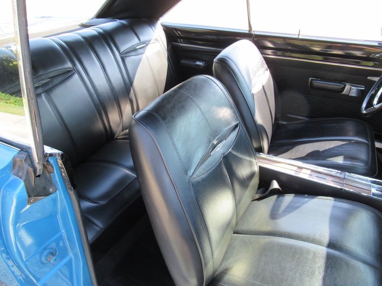 Dodge-Dart-1968-Light-Blue-Metalli-Black-13